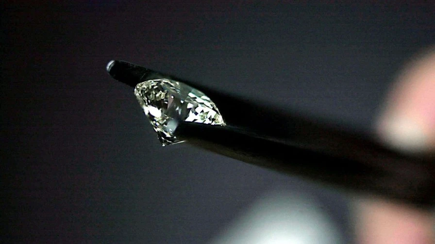 Lab-Grown Diamonds : A Sustainable Alternative to Mined Stones